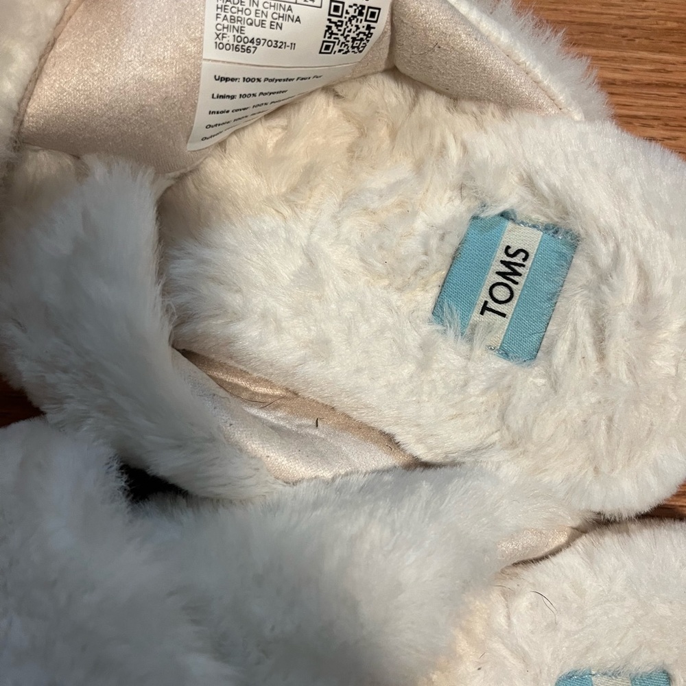 TOMS furry white toms slippers - Picture 5 of 6